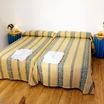 Amplia Casa En Hermoso Pueblo Costero Con Bbq Jardin Y Terraza