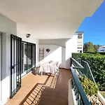 Luxury Garden Apartment - Walking Distance To The Sea