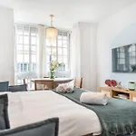 Chic Quiet Apartment Near The Center By Rems