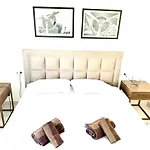 Elegant 2Br Apartment Prime Area