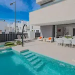 Luxueuze Villa Met Eigen Verwarmd Zwembad