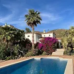 Comfortable Luxury Villa With Private Swimming Pool