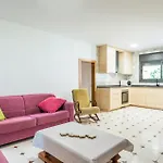 5 Bedroom Beautiful Home In Roda De Bera