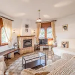 3 Bedroom Awesome Home In Miami Platja