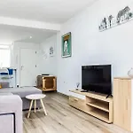 Beautiful Apartment In Cadiz With Kitchen