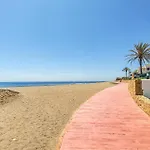 Stunning Apartment In Estepona With Wifi