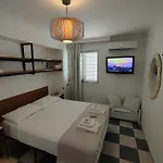 Room Private Bathroom In Shared Apartment 50M From Gibraltar