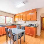 Gorgeous Home In Reus With Kitchenette