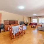 Gorgeous Home In Reus With Kitchenette
