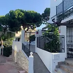 New! Casa Blanca, Cozy Spacious 2Bd Apt, 2 Mins Walk To The Beach