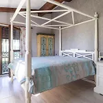 Cozy Home In Chiclana De La Fronter With Outdoor Swimming Pool