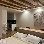 Downtown Boutique Apartments And Suites