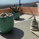 Cozy Apartment With Sea View