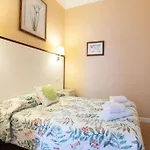 Central Apartment Sleeps 6 Fast Wi-Fi 2 Bathrooms