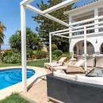 Spacious 3Br Villa With Pool And Sea Views - Hosted By Lapponia Properties