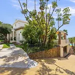 Villa Caramel - Excellent Location In Golden Mile