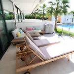 Two Bedroom Modern Apartment In Mar De Cristal