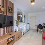 2 Bedroom Pet Friendly Apartment In Los Alcazares