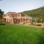 Inviting Villa With Private Pool