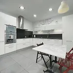 Penthouse With Amazing Terrace, 9P 3Bd