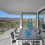 4-Bedroom Modern Villa With Heated Pool