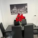 Lovely Rooms Near The Metro