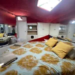 Spacious And Cozy Boat House In Barcelona