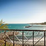 Marbella Banus Suites - Harbour Seafront Apartment