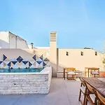Awesome Apartment In Cdiz With Kitchen