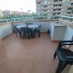 Excelentes Vistas A Las Piscinas Y Al Mar