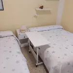 Se Alquila Una Habitacion Doble Con Aire Acondicionado