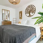 Lcr4- Large 3 Bed Apt Close To Beaches