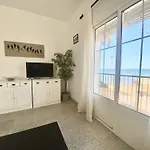 Gran Alojamiento A 4 Metros De La Playa Con Magnificas Vistas