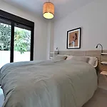 Modern 3 Bedroom Apartment, Close To Beach