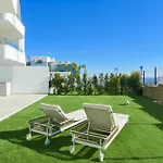 Garden Apartment With Spa, Outdoor Pool & Parking