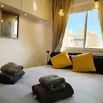 Sunny & Modern Beach Apartment