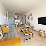 Sunny & Modern Beach Apartment
