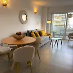 Modern & Sunny Beach Apartment