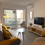 Modern & Sunny Beach Apartment