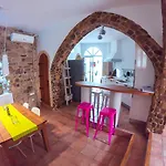 Casa De Piedra En El Casco Antiguo De Sagunto