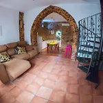 Casa De Piedra En El Casco Antiguo De Sagunto
