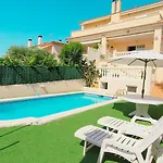 Pareada Con Piscina Privada Y Con Vistas