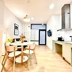 Valentia Apartaments Beachside Modern Style