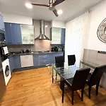 Marina Beach & City Apartment-Parking