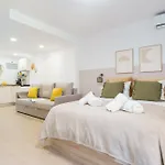 Oceanblue Suite Studio - Piscina