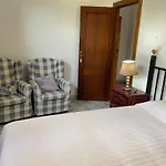 Casa-A-Pequeno Conjunto Casas Adosados