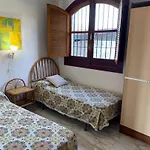 Casa-A-Pequeno Conjunto Casas Adosados