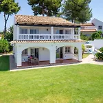 Villa Holivista Elegant 4-Bedroom Spanish Villa In Estepona