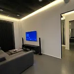 One Bedroom, Murphy Bed, Sofa Bed, Home-Office, Modern, Quiet, Fully Equipped, Powerful Ac, 300 Mbps Fibre, Washer And Dryer