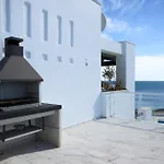 Beachfront Penthouse With Sea Views, Hot Tub, Bbq